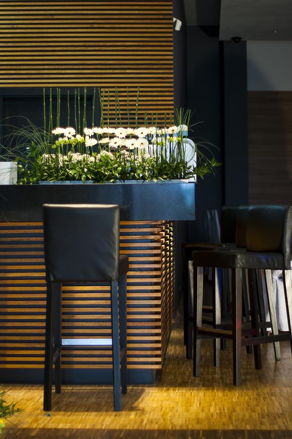 Hotel Eden Rzgow Εξωτερικό φωτογραφία