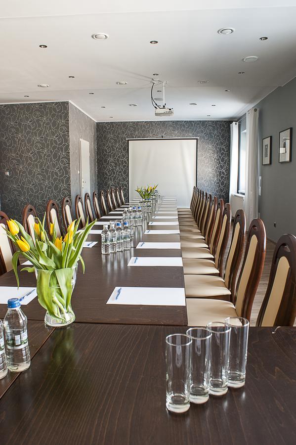 Hotel Eden Rzgow Εξωτερικό φωτογραφία