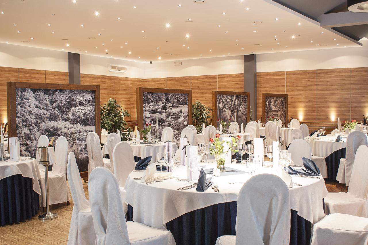 Hotel Eden Rzgow Εξωτερικό φωτογραφία